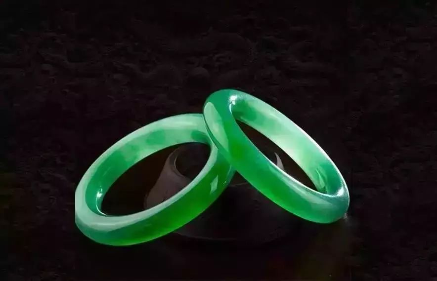 翡翠展现东方美,翡翠淋漓尽致地展现着东方美