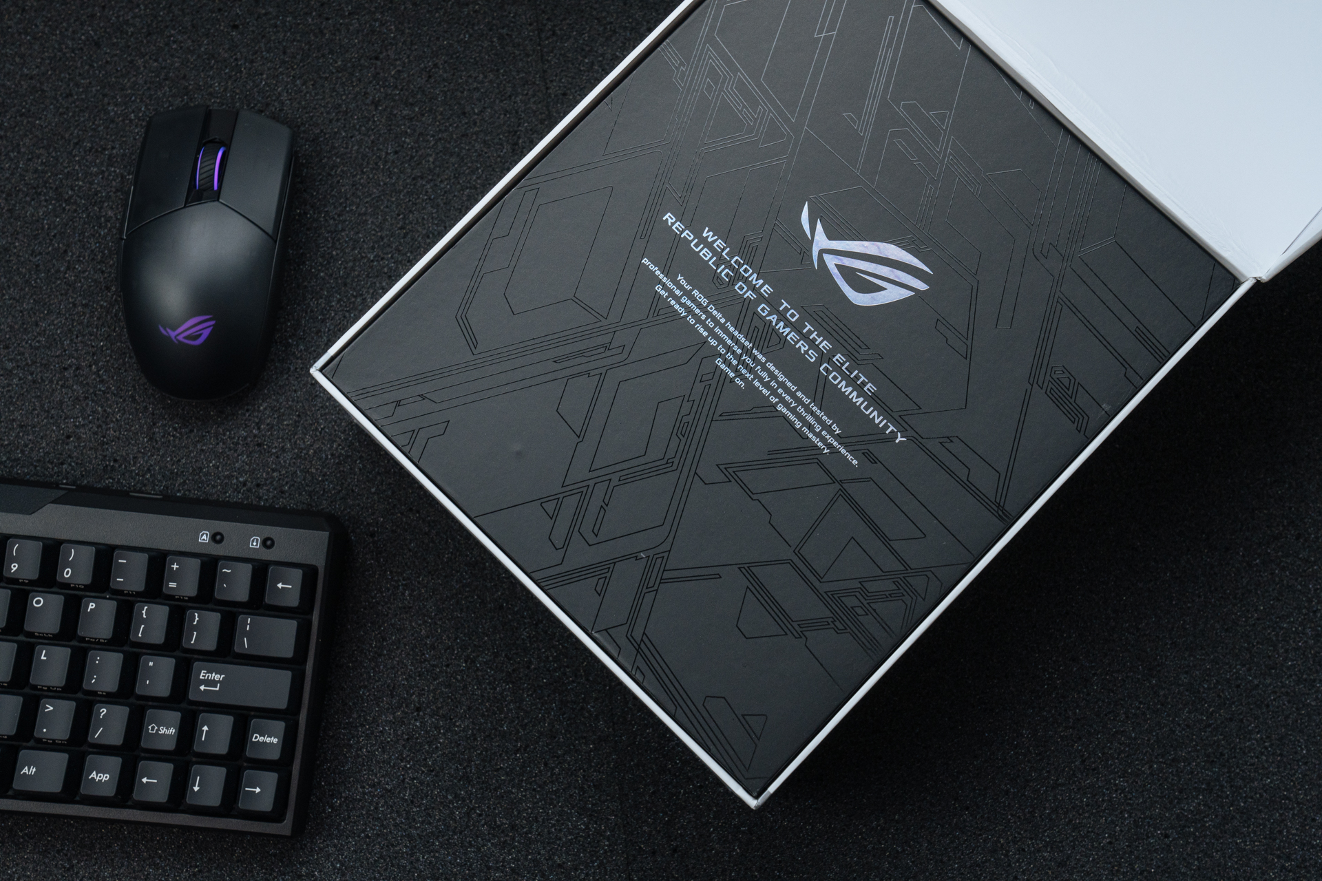 华硕rog月耀白蓝牙耳机,华硕rogdelta耳机评测