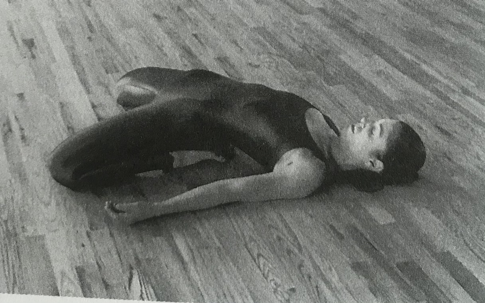 拉伸大腿前侧的的瑜伽体式有哪些,拉伸瑜伽大腿前侧的最佳动作