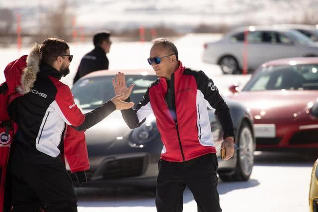 保时捷911冰面上漂移,保时捷汽车911玩雪