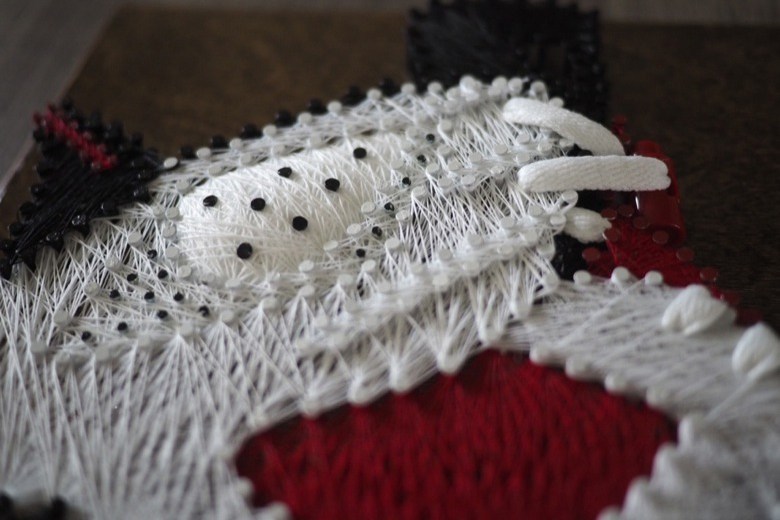 把金典鞋款缝做一幅十字绣，挂在墙上，网友：求之不得呀！