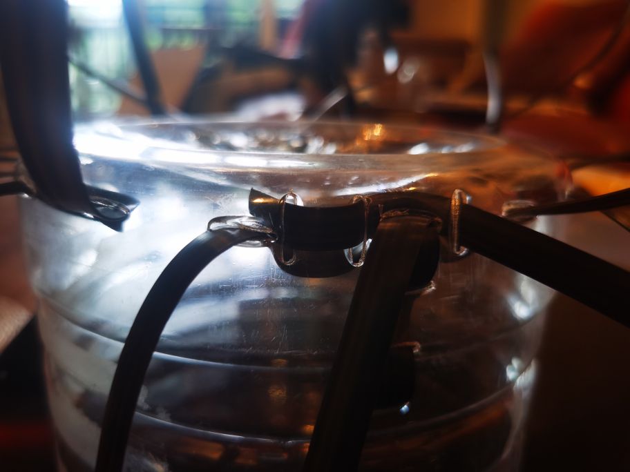 废旧塑料瓶做花盆过程,废旧塑料瓶制作花盆的视频