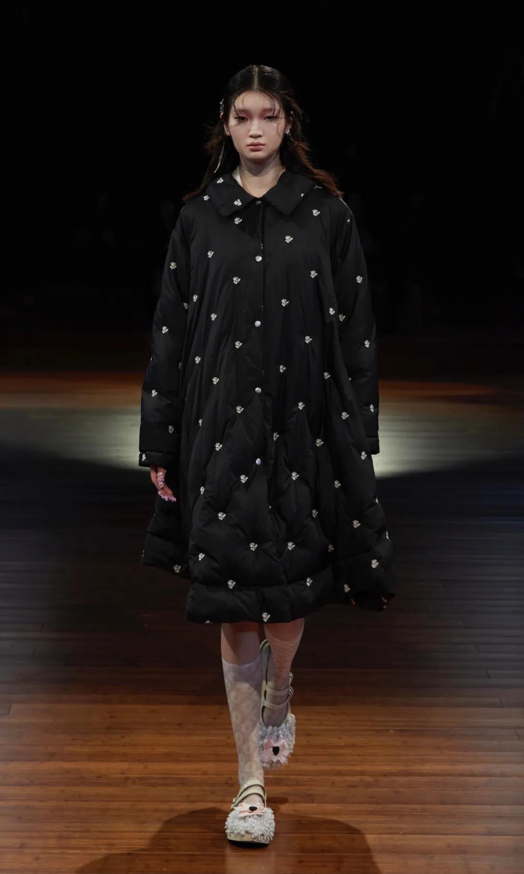 momonary涔愮敽鑱斿悕,涔愮敽灏忎釜瀛愮増