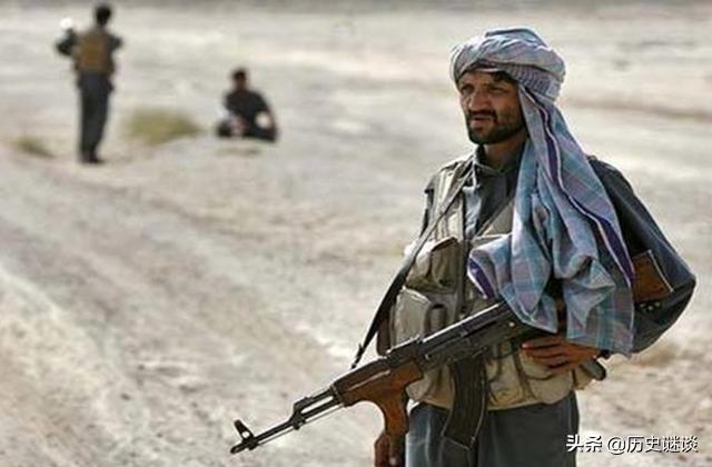 军用ak47真实威力有多强,ak47被誉为步枪之王威力有多厉害