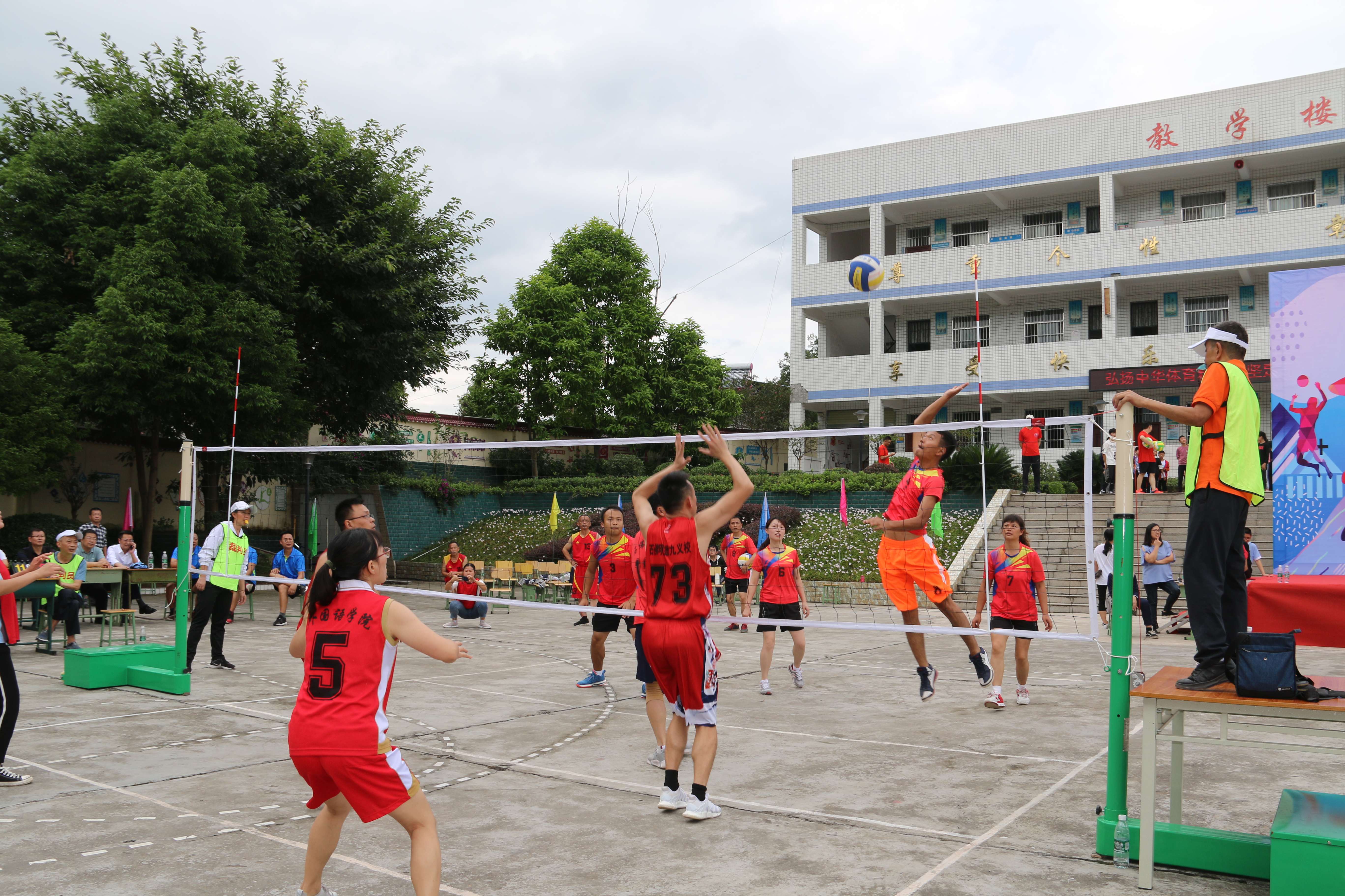 拼出来的冠军值得喝彩,乐至县石佛中学勇夺省级气排球分站赛首金