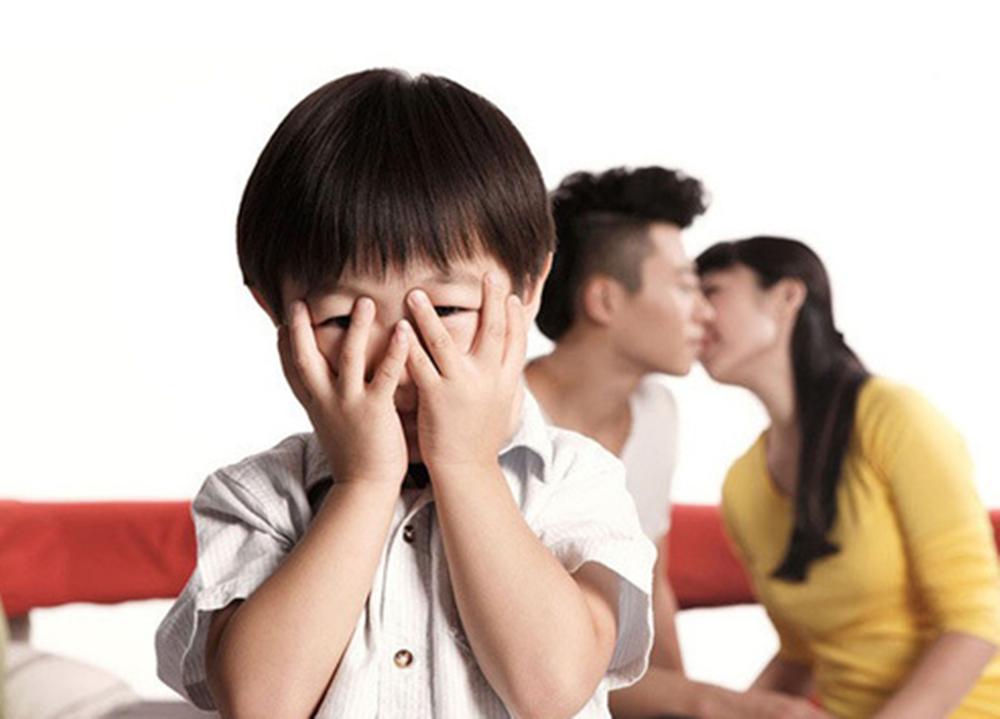 青春期男孩妈妈怎么谈性教育,爸爸问女儿是不是谈恋爱