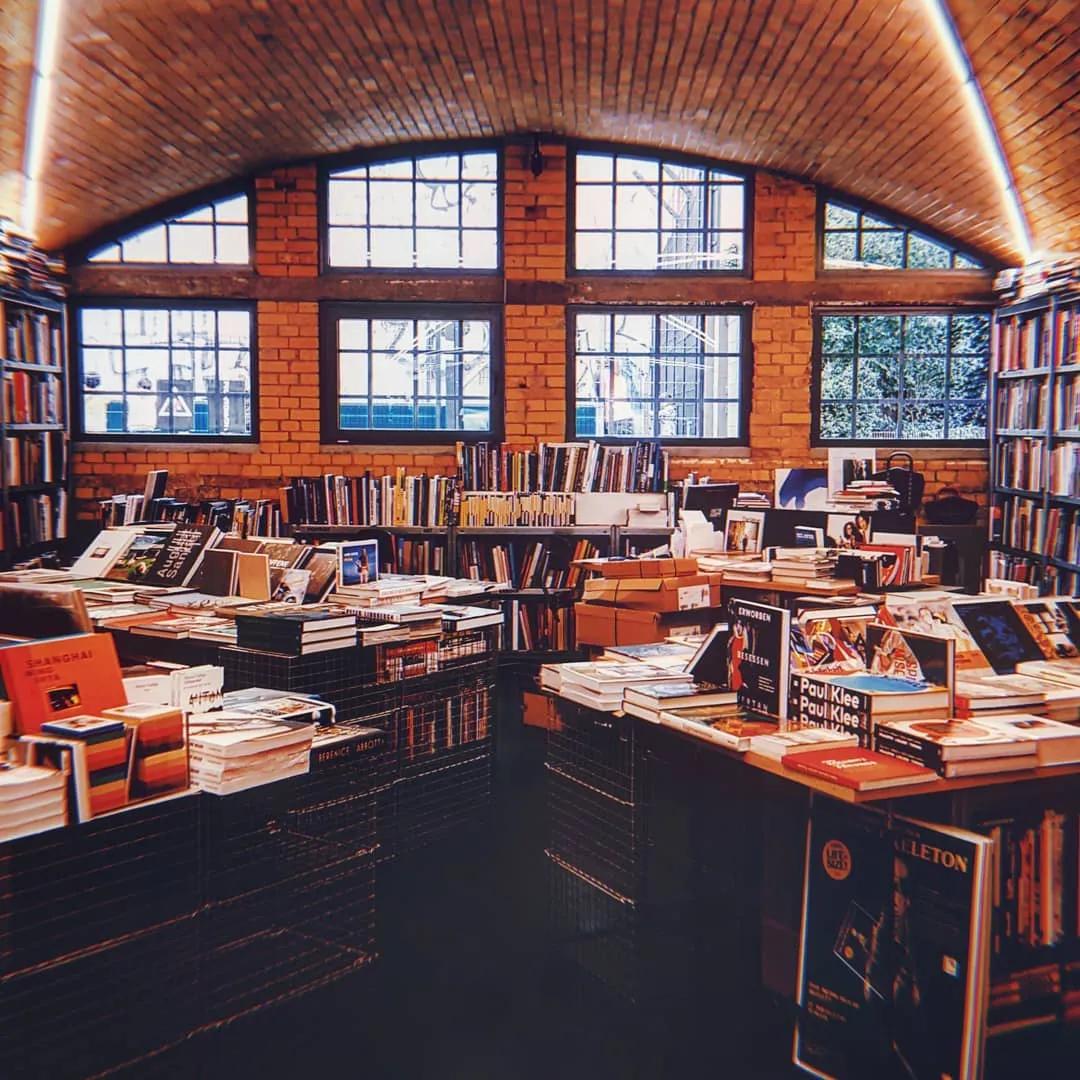 贫穷且性感，解锁“亚文化之都”的小众体验