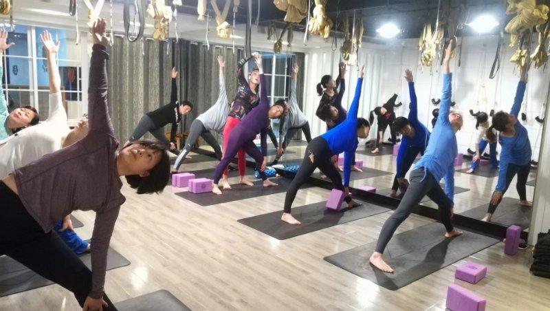 【围观】天降一只‘曹’阳‘丹’凤，演绎瑜伽绝伦韵律