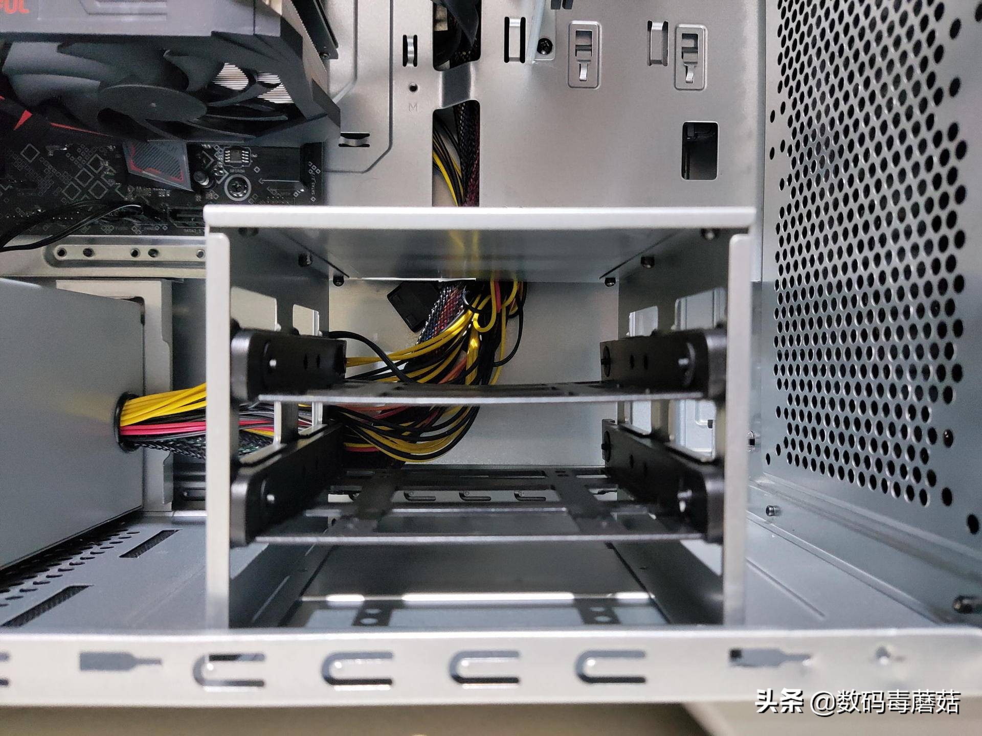 买一台整机有多难：七彩虹iGameM380拆给你看