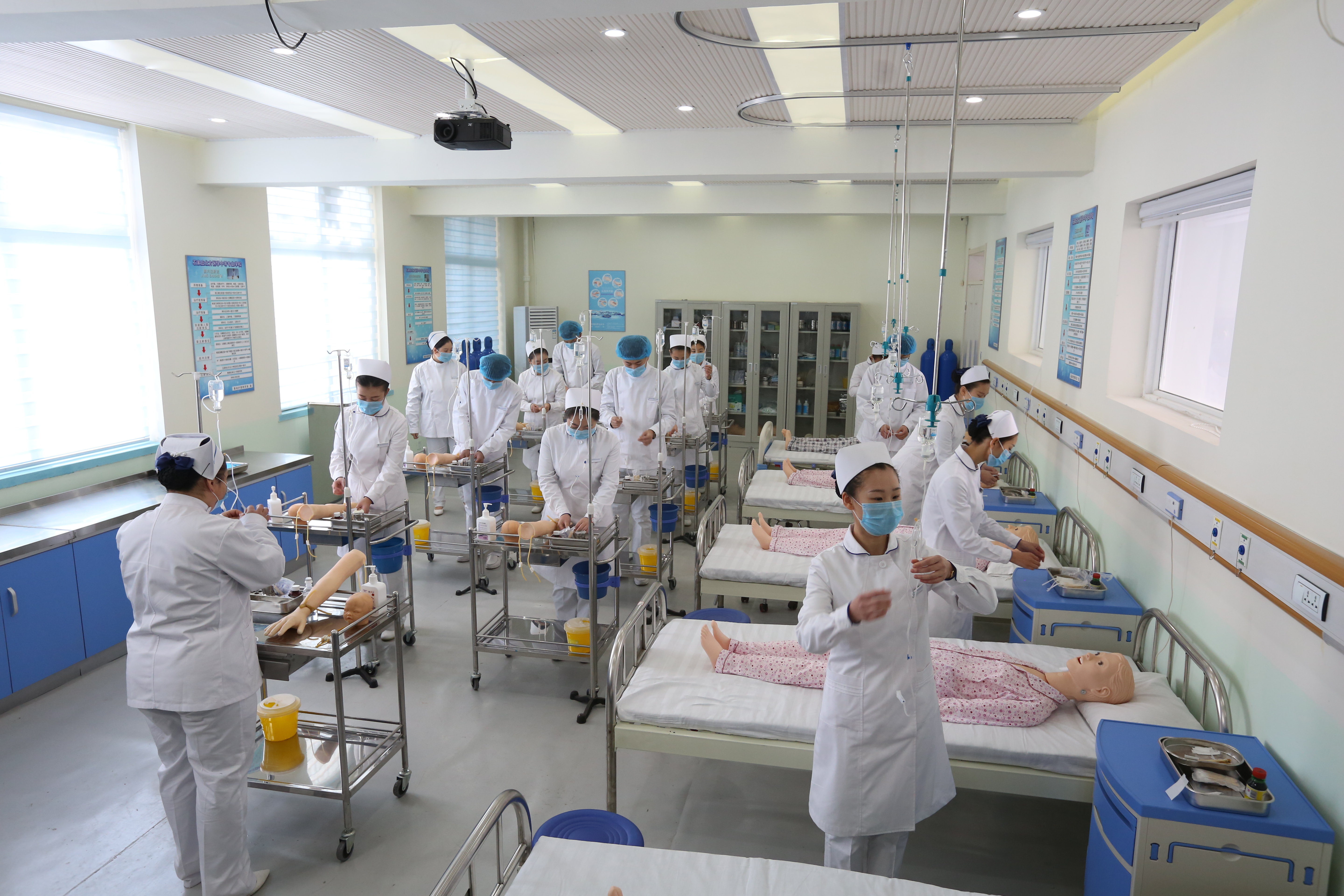 读护理五年大专学什么专业好,男生学大专高级护理专业就业前景