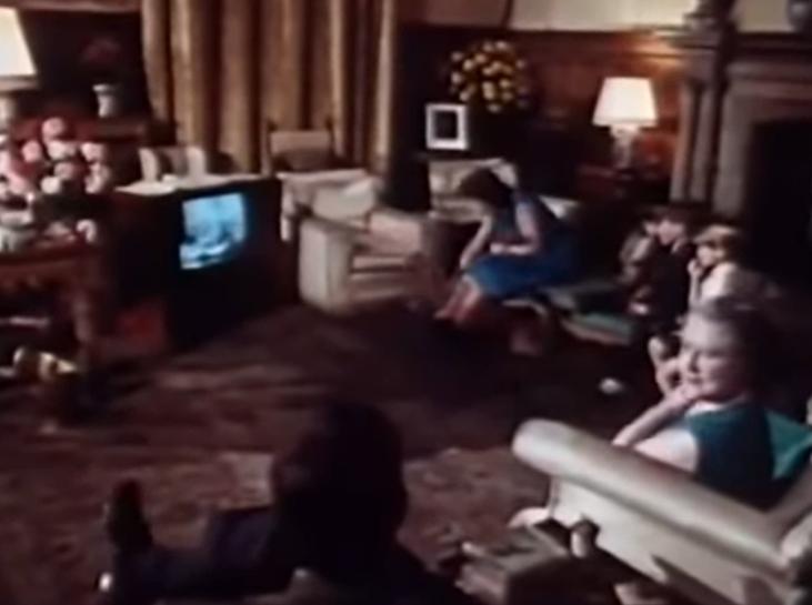 英女王下令封杀50年!王室私生活*片禁**遭泄露,百万人在线吃瓜