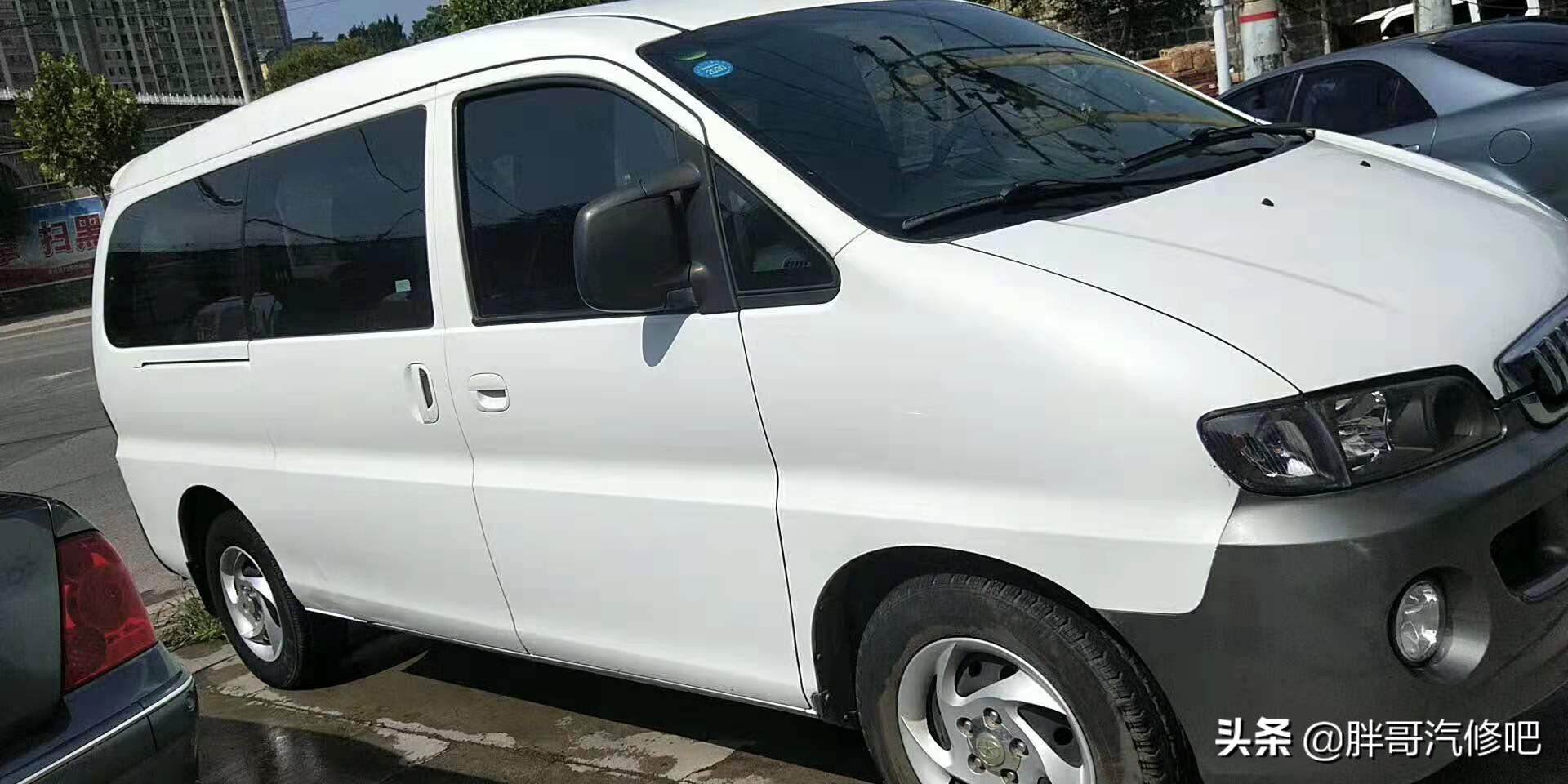 6年车龄的大型七座MPV价格冰点，比五菱大气多了就是费油