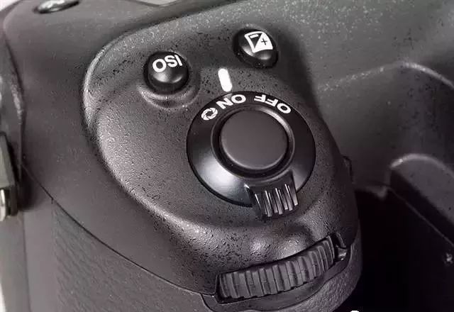 新手玩单反相机镜头怎么配,新手应该买哪种单反相机