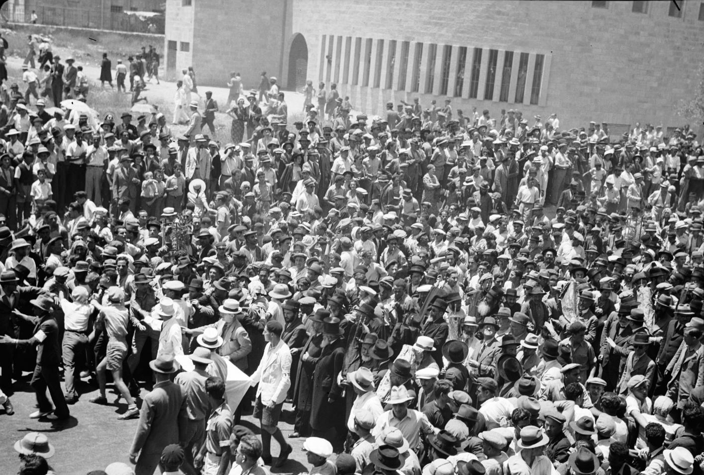 犹太人究竟怎么回事？遭希特勒*杀屠**，后来阿拉伯国家一提就翻白眼