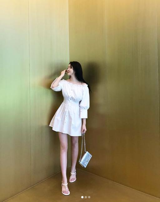 华谊千金晒男友与家人跨年聚会,华谊千金帅气男友