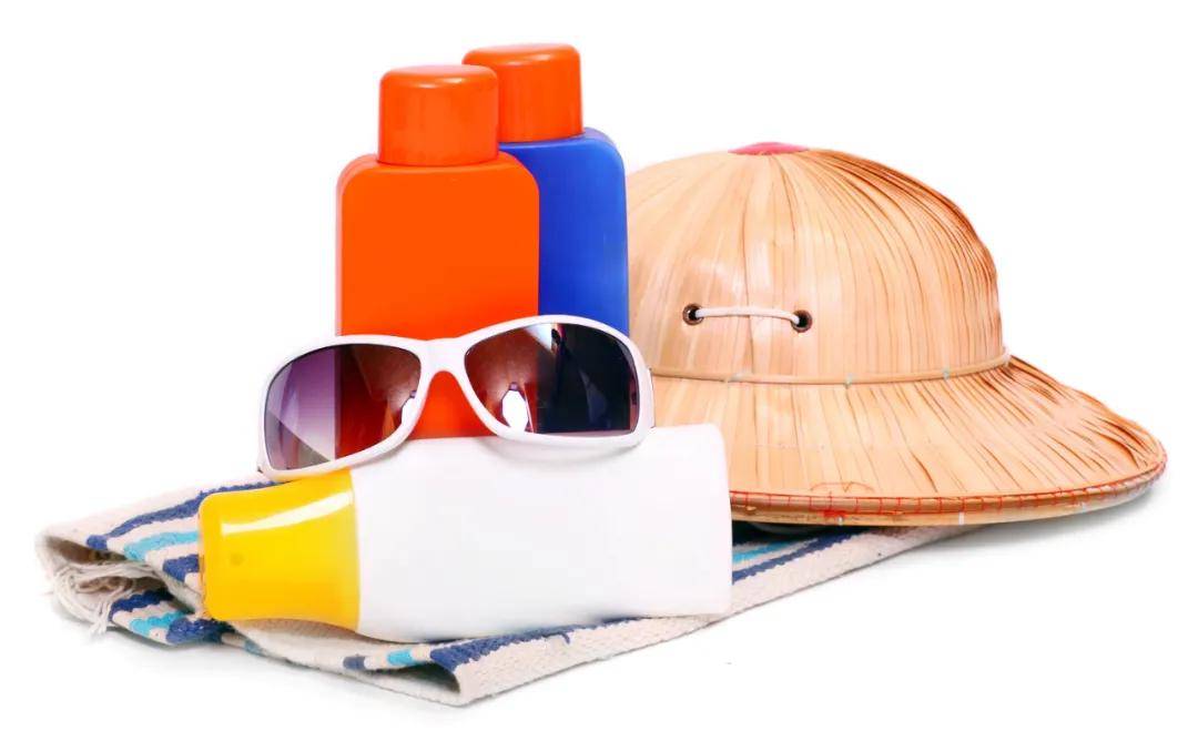 皮肤科专家谈防晒:这样防晒才有效!想晒黑晒伤都难