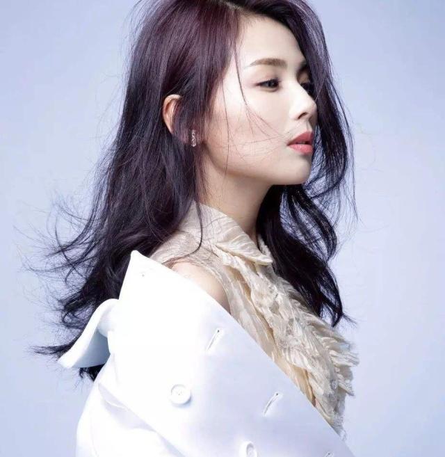 扎头发还是披头发好看视频,脸大披头发好还是扎头发好看