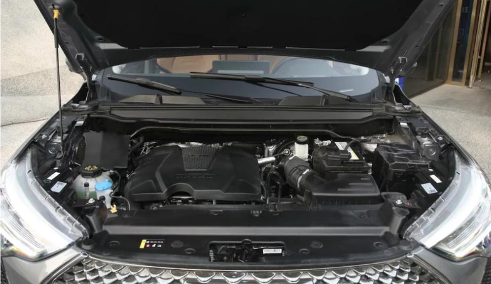 哈弗初恋和cs55plus蓝鲸版哪个好,哈弗初恋外观