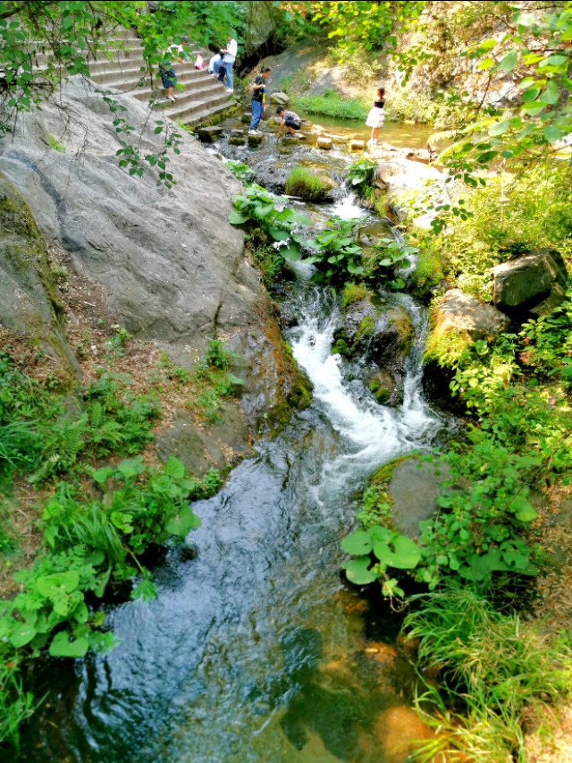 重渡沟：曾经的穷山沟！被民宿唤醒、如今游客一住就俩月