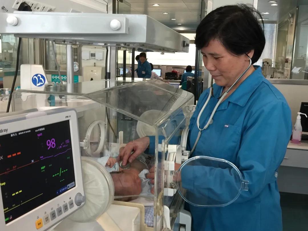 新生儿科主任谈早产儿生长:坚持早期干预给孩子一个美好未来