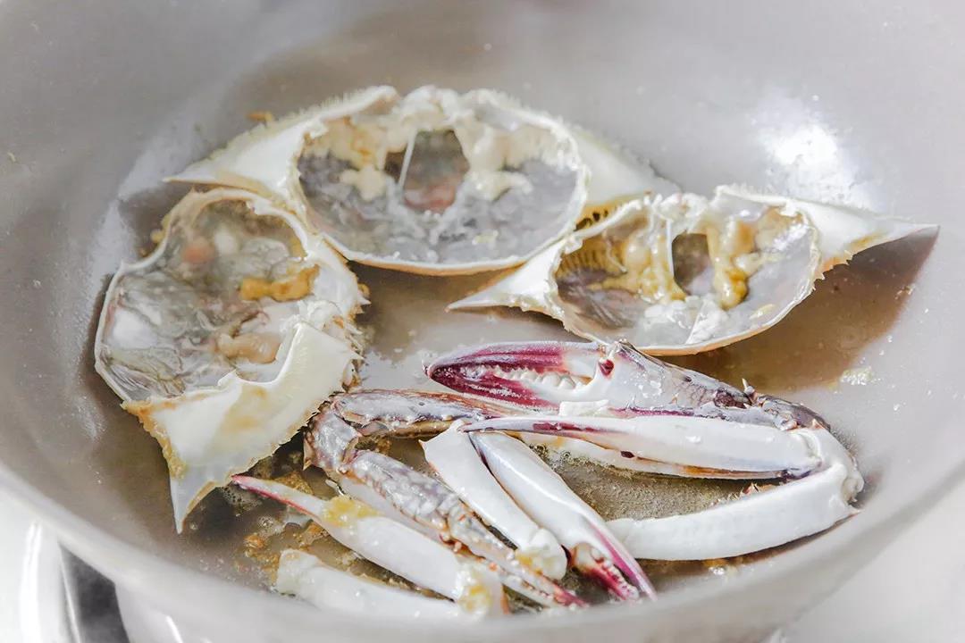 梭子蟹年糕煲做法大全家常,芋头火腿梭子蟹的做法大全