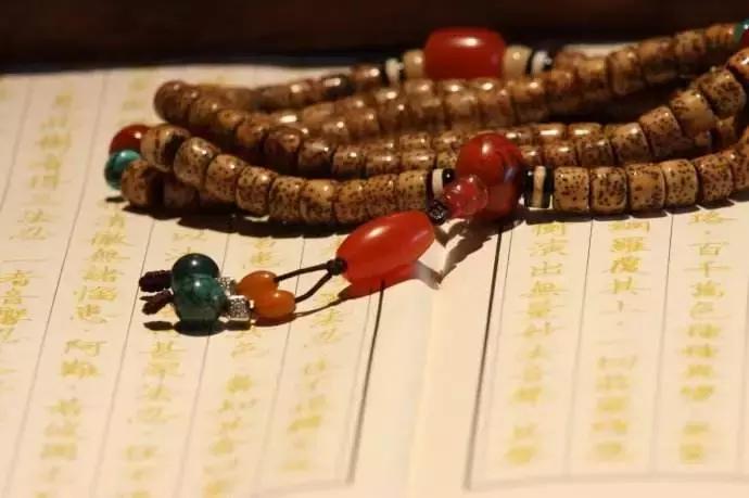 佛珠手串别乱戴图片,小叶紫檀手串戴左手还是戴右手