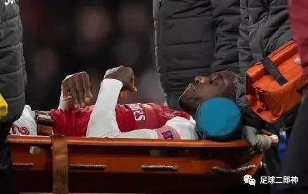 脚裸90度变形！枪手玻璃大将再受重伤，赛季报销恐危及职业生涯