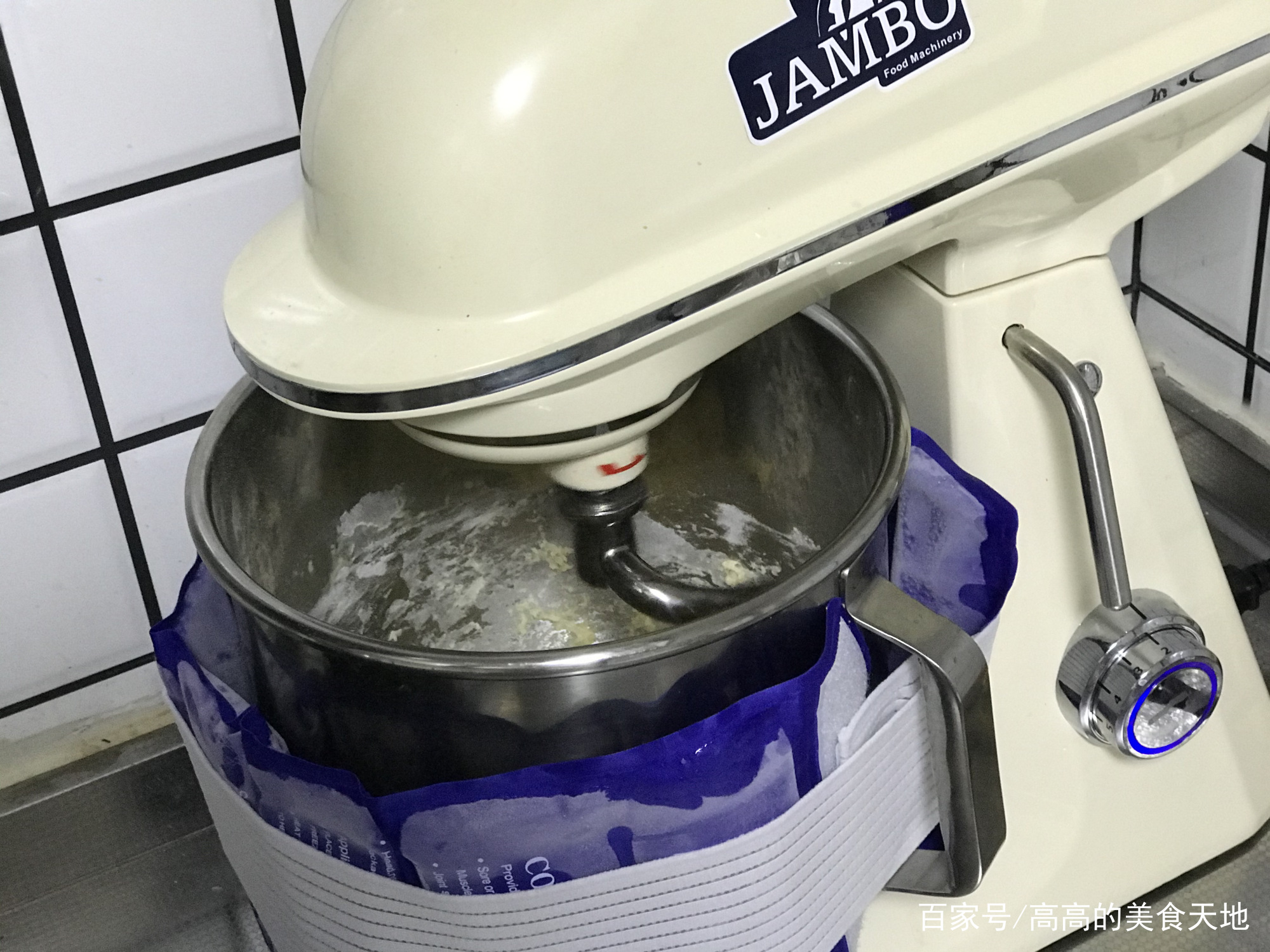 烘焙面包怎么做才松软,自制面包怎么才能不硬