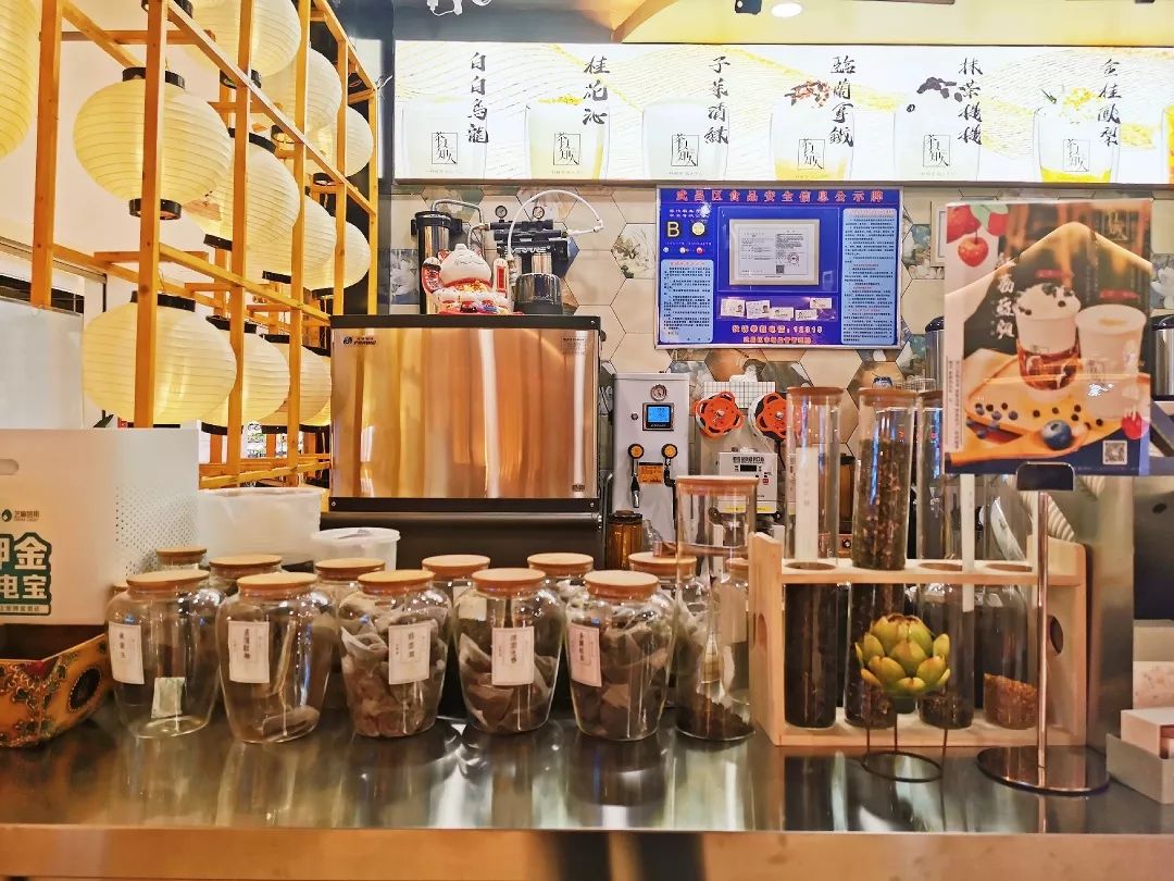 为了喝长沙的茶颜悦色，武汉人到底有多拼