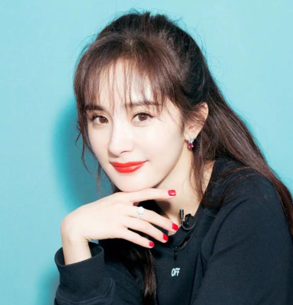 适合圆脸女生有刘海的发型,适合圆脸女生的发型刘海教程