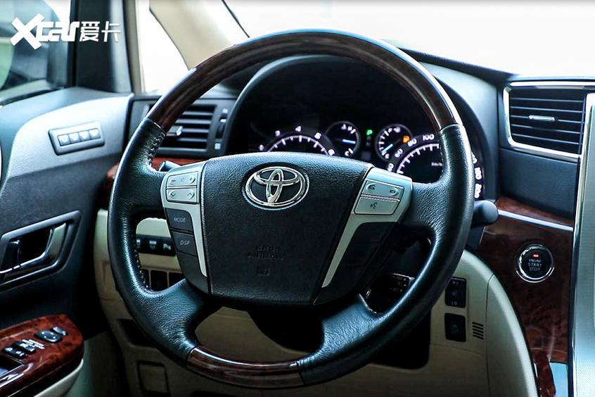 30万买丰田埃尔法,30万不买汉兰达选什么