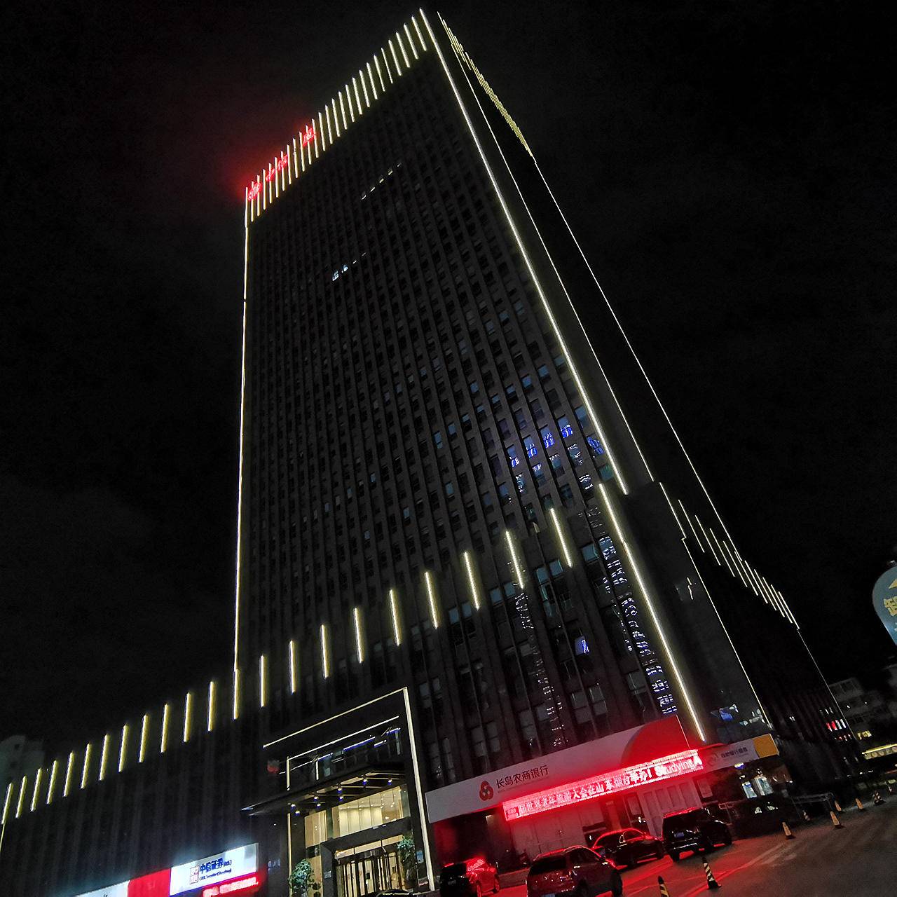 荣耀20pro评测视频,荣耀20与荣耀20pro深度评测