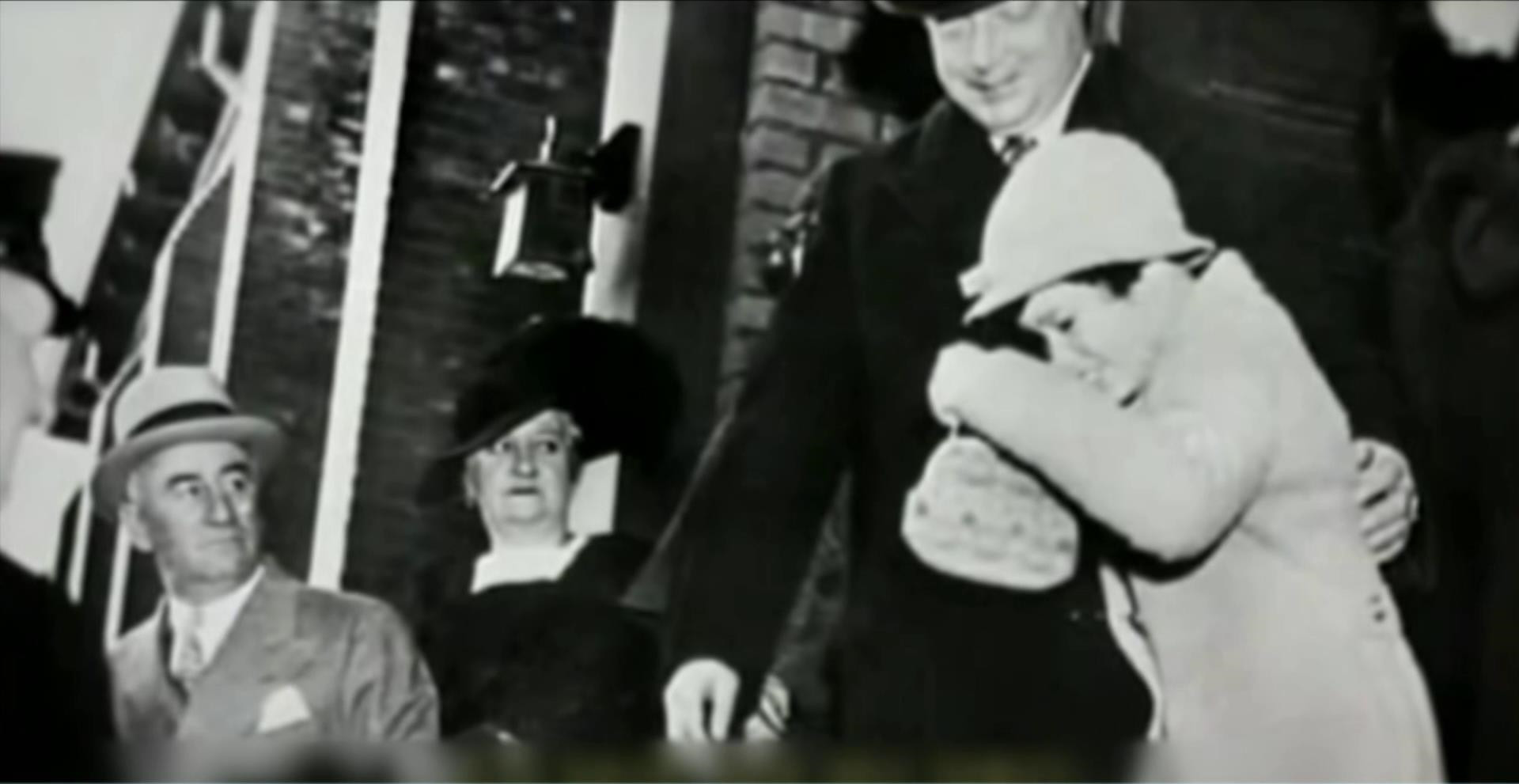 美国末代名媛曲折而闪耀的人生路