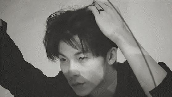 你在家几天没洗头了？“头发油了”不是可不是hairisoil哦