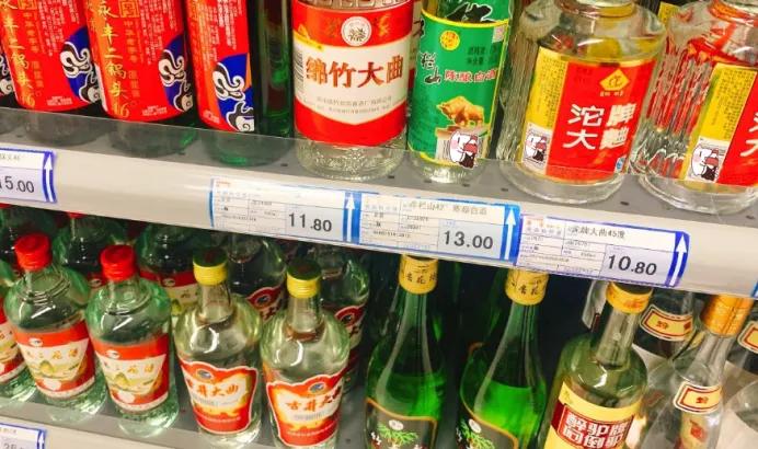 “躲在”街边小卖部的3款白酒，虽然廉价，却都是100%优级纯酿