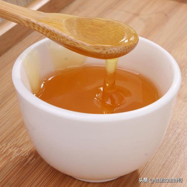 结晶后的蜂蜜怎么判断真假,结晶蜂蜜真假鉴别最简单方法