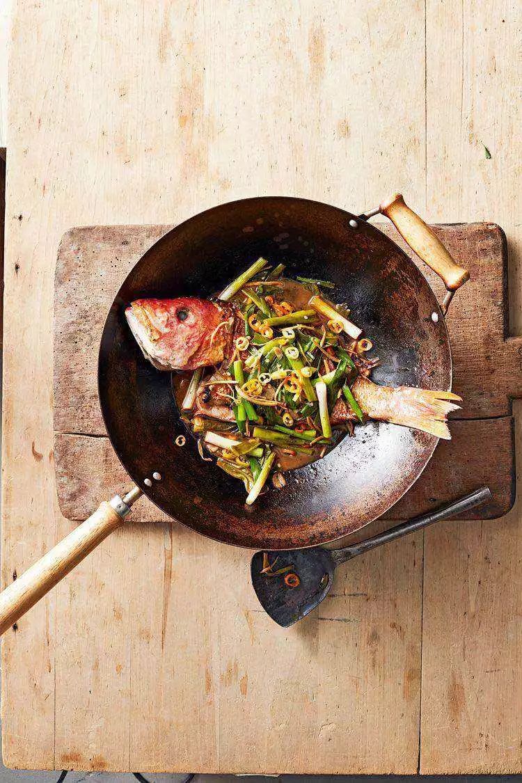 锅烧糊了吸入大量油烟怎么办,锅炒菜老是糊底菜不好吃