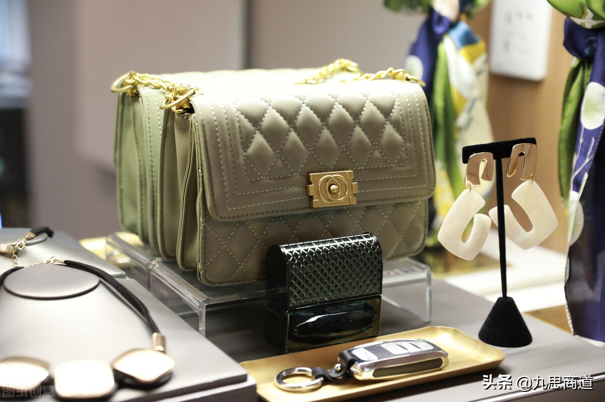 女包店扭亏为盈方案：免费引流+精准锁客模式，月利润破10万