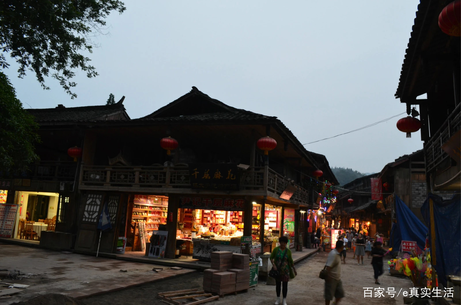 上里古镇，一个名副其实的古镇，人很少，跟丽江大研古城有的一比