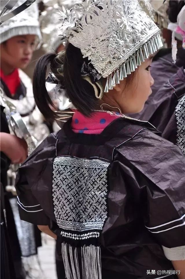 苗族歌手张丽娅邀请你:这个春天,我们相聚苗族锡绣发源地!