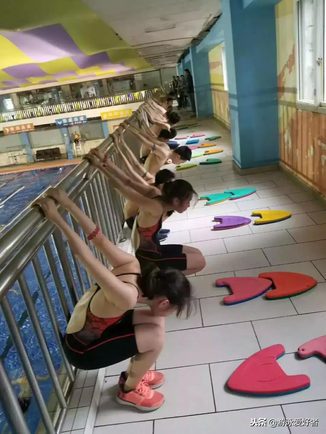 不专业教练游泳,不想下水的游泳教练