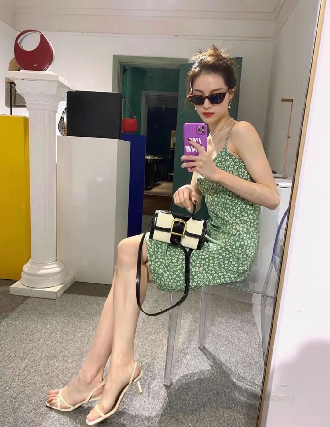 穿裙子要搭配什么鞋子才好看呢,红色上衣黑色裙子配什么鞋子好看