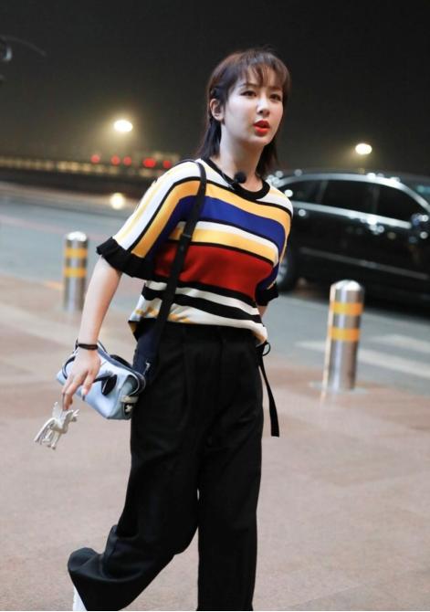 杨紫最新造型同款穿搭,杨紫最近的穿搭还真是进步神速