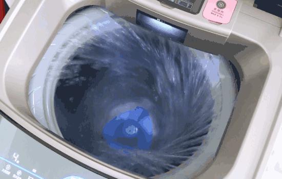 央视曾曝光，洗衣机里面比马桶脏10倍，老师傅教你一招5分钟清洁