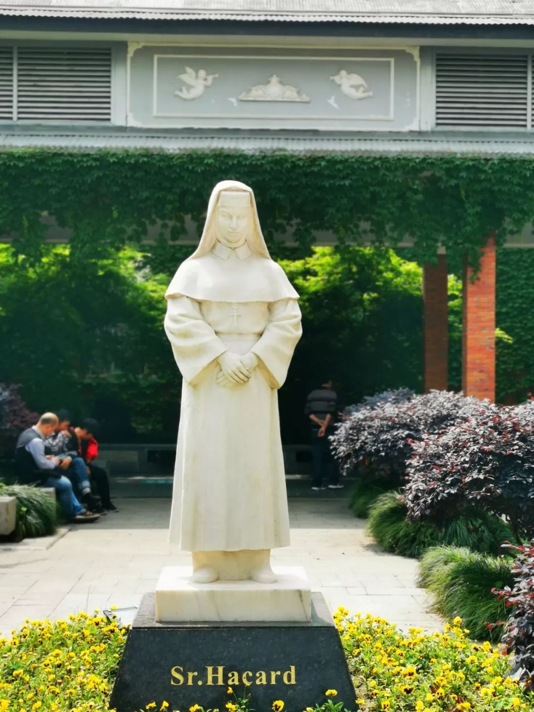 隐藏杭州红会医院内的红砖洋房，八十年前曾是贫苦百姓心中的圣地