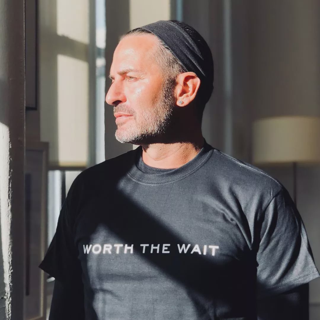 marcjacobs是哪个品牌设计师,marcjacobs设计师蓝色脖饰