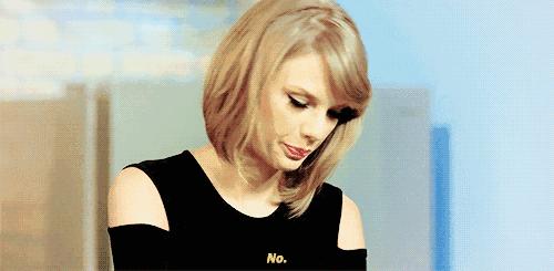 宝宝不愿意自己玩一直粘人怎么办,娃老是求抱怎么办