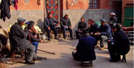 河南农村老伯埋怨自己“话太多,管太宽”害得儿子离了婚,咋回事