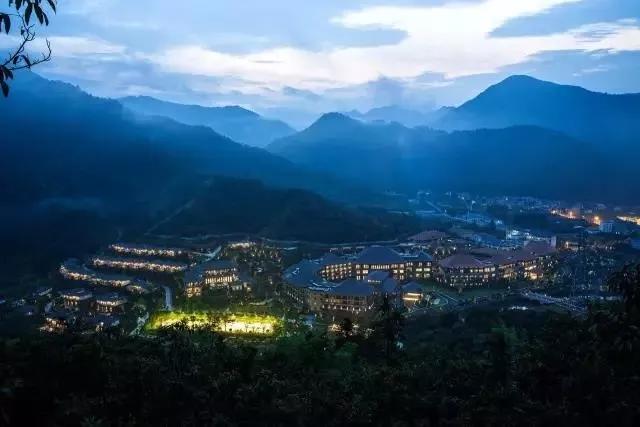 冬天怎么能少得了泡温泉,冬天泡温泉怎么不感冒