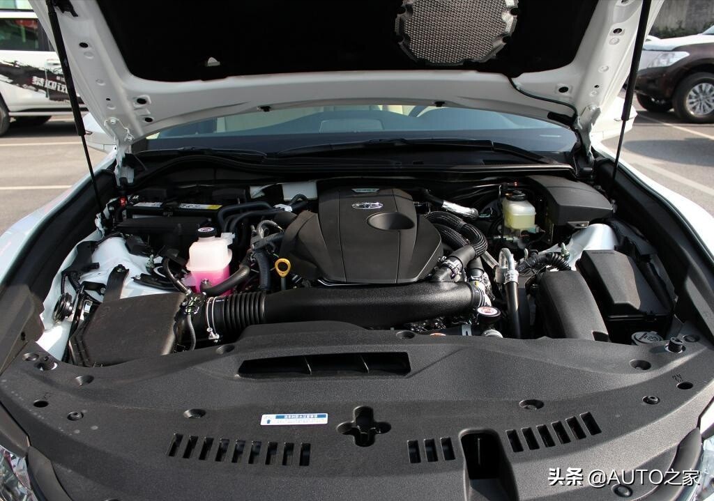 丰田皇冠四驱豪华版内饰,2022全新丰田皇冠效果图